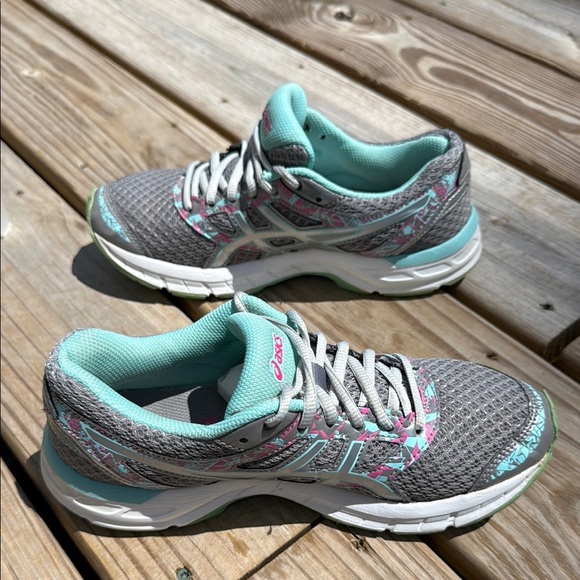 ASICS Size 7 Gray and Green Athletic Shoes with Breathable Mesh - Picture 5 of 11